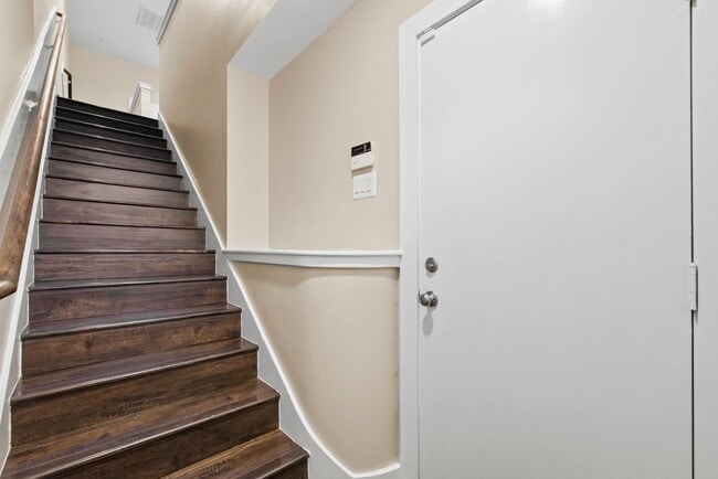 Building Photo - Gated 2BR Townhome Just Minutes from the T...