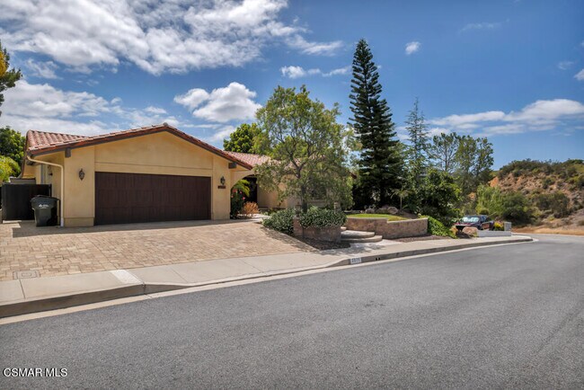 Building Photo - 2076 Hillsbury Rd