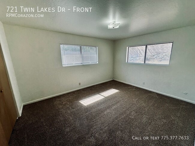Building Photo - 721 Twin Lakes Dr