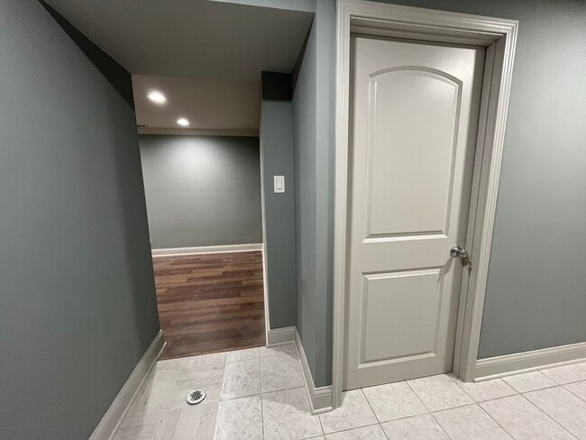 Building Photo - 1446 W Irving Park Rd