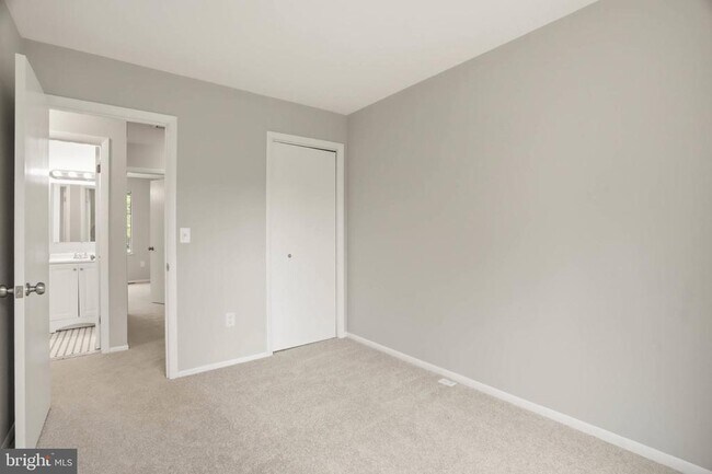 Building Photo - 1382 Almond Dr