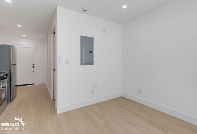 Building Photo - Newly Built Studio Apartment with Modern Kitchen & Stylish Finishes in San Diego!