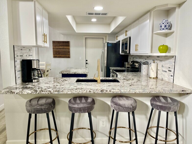 BREAKFAST BAR - 9040 E Winchcomb Dr