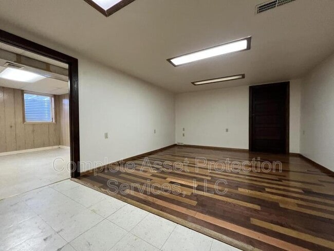 Building Photo - 825 E Cleveland Ave