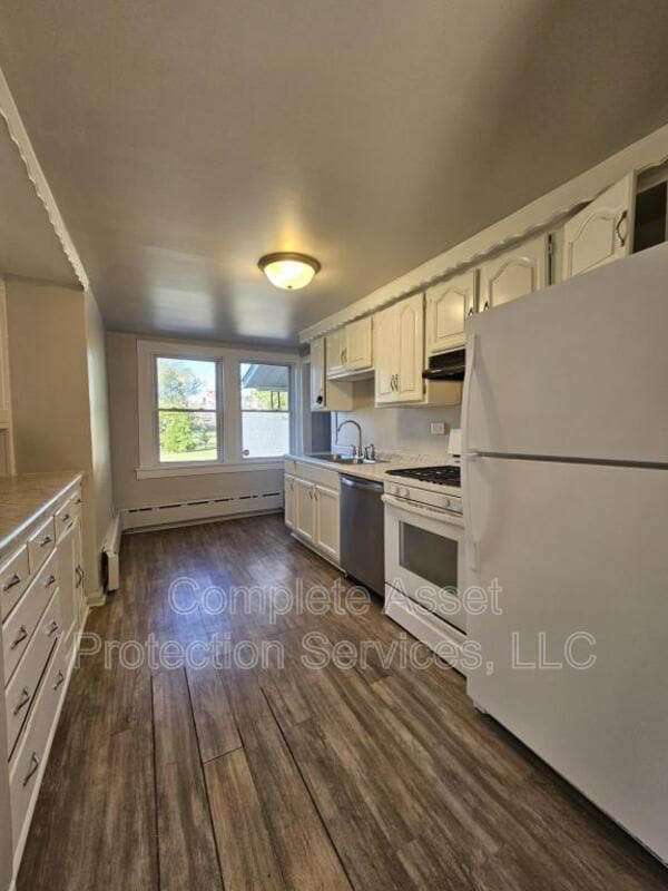 Building Photo - 1424 Parkview Ave