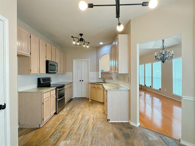 Building Photo - 2204 Starleaf Pl