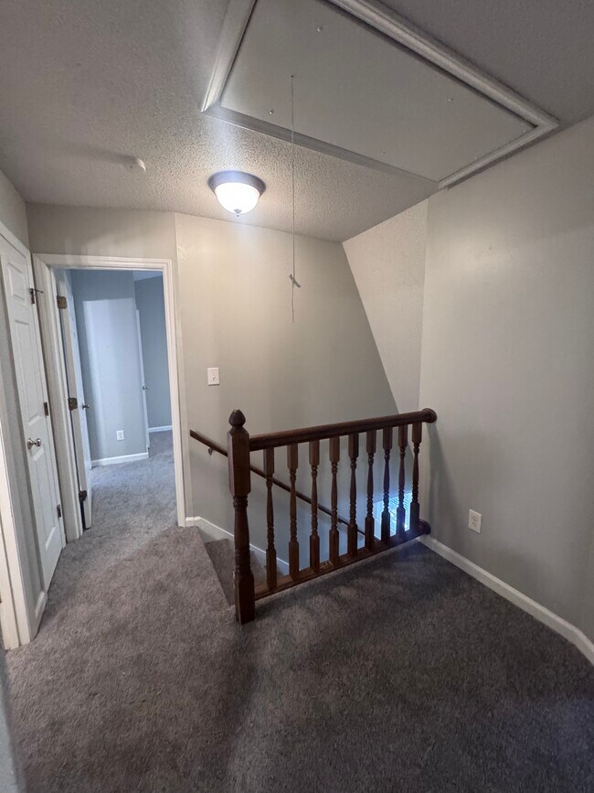 Building Photo - 4218 Queen Victoria Pl