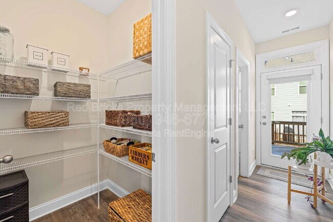 Building Photo - 10252 Glenmere Crk Cir