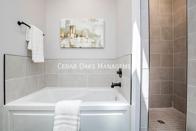 Building Photo - 122 E Mountain St