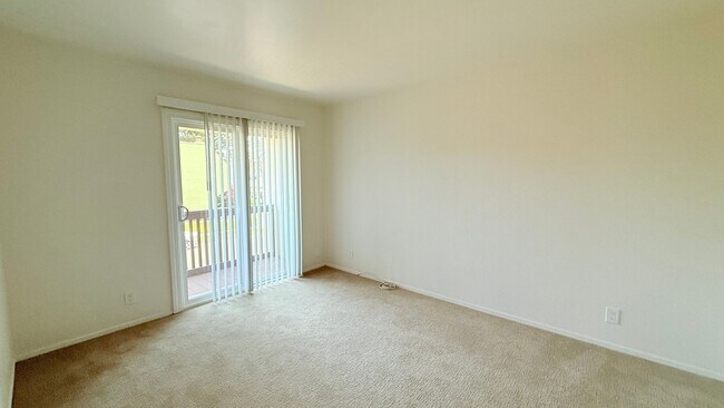 Building Photo - 1033 Fontana Dr