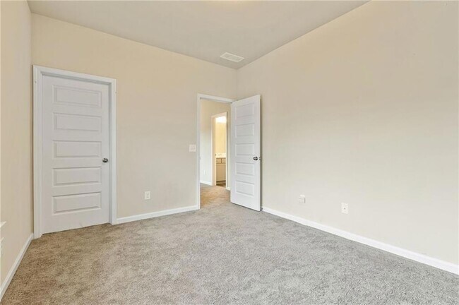 Building Photo - 158 Malbone St SW