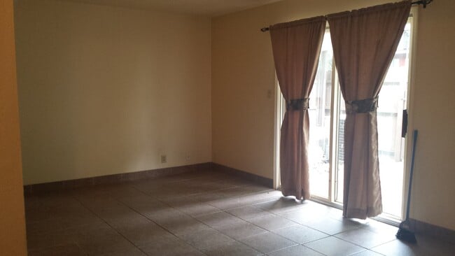 Building Photo - 120 Emperado Way