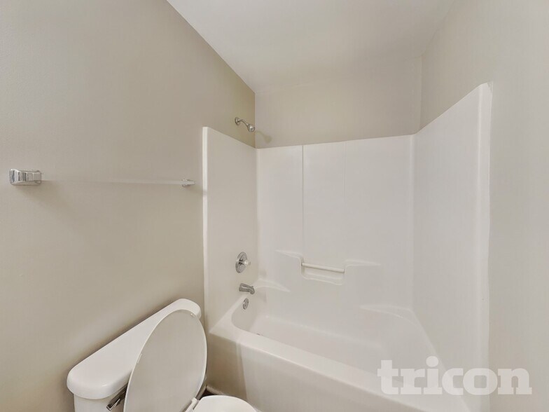 Building Photo - 112 Glengariff Ln