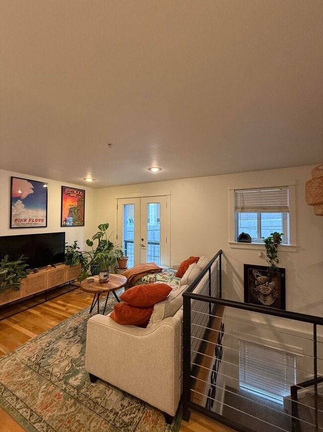 Building Photo - 2bed/1.5 bath Stylish Condo in LoHi