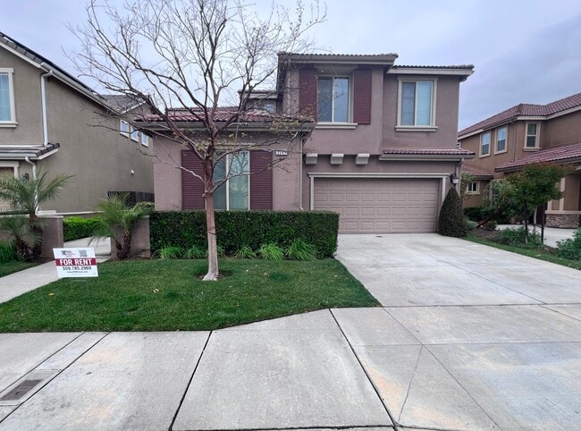 Primary Photo - $2,695 Ashlan & Dewolf, 4 bedroom - Buckin...