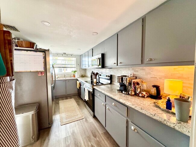 Building Photo - 1861 SE 4th St