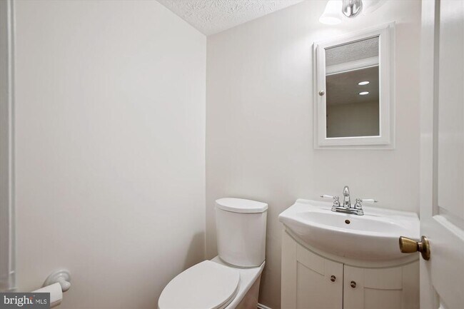 Building Photo - 10641 John Ayres Dr