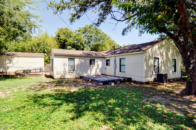 Building Photo - Post War in Ridglea West