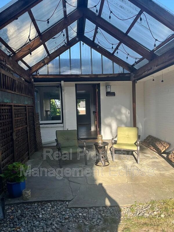 Building Photo - 4421 29th Ave W