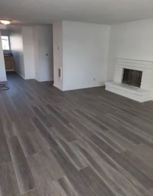 Building Photo - Updated 2-Bedroom Duplex in Thurston Springfield Neighborhood