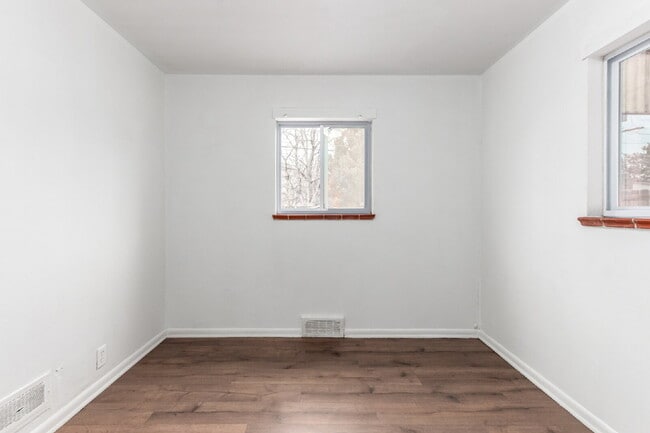 Building Photo - 981 Lansing St