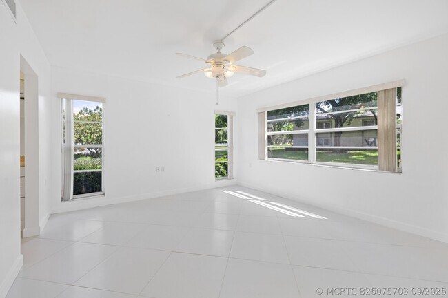 Building Photo - 1105 Bahama Bend