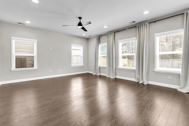 Building Photo - 1624 Shady Pine Rd