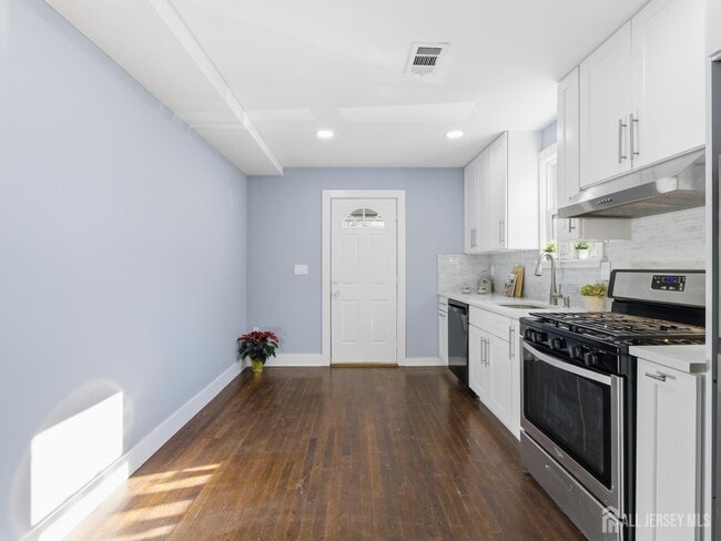 Building Photo - 14 John St