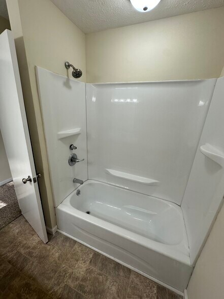 Hall Bathroom - 1295 Barnwood Ct