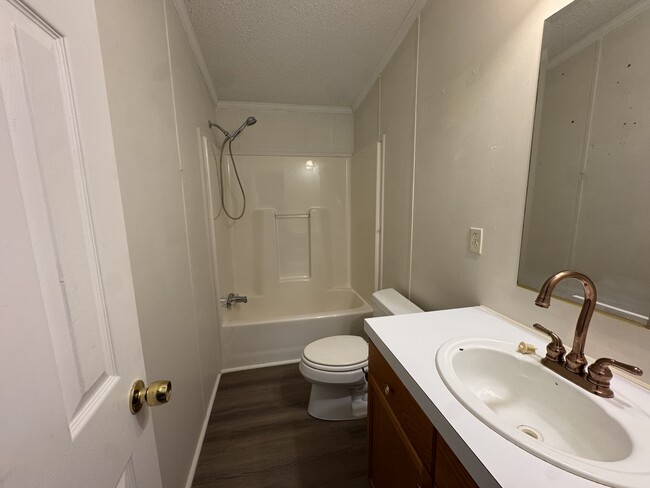 Building Photo - 477 Henrys Country Rd