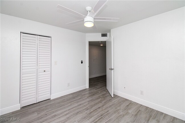 Building Photo - 2566 Kings Lake Blvd