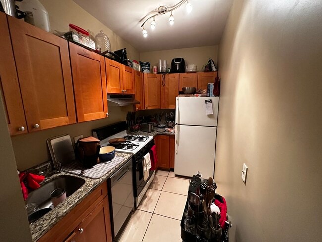 Building Photo - 17 Highgate St