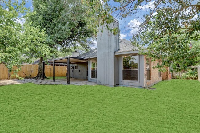 Building Photo - 17030 Spruce Run Dr