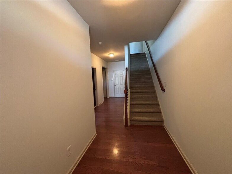 Building Photo - 800 Village Field Ct NW