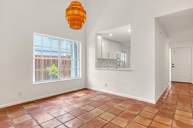Building Photo - 935 Honeytree Ln