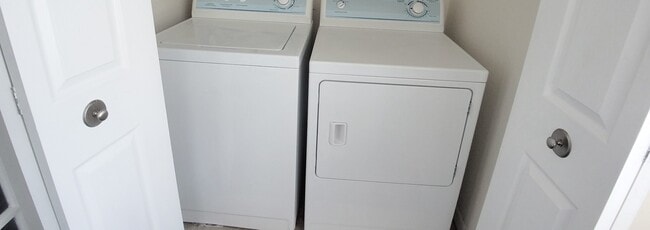 Building Photo - Beautiful Remodeled 2/1 Condo x Rent @ Villa Medici close to Theme Parks!