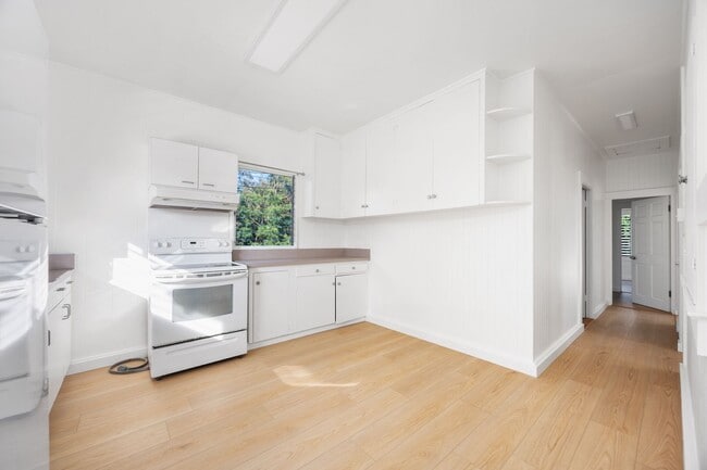 Building Photo - Newly Renovated Waialua Home on 1 Acre w/ Mountain Views – Pets Welcome