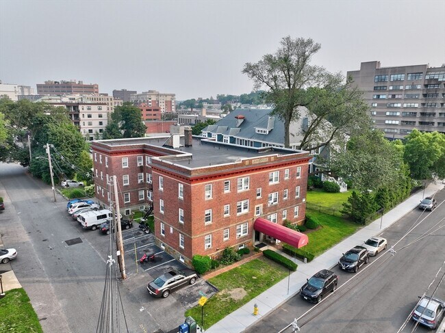 Building Photo - 17 Greenleaf St