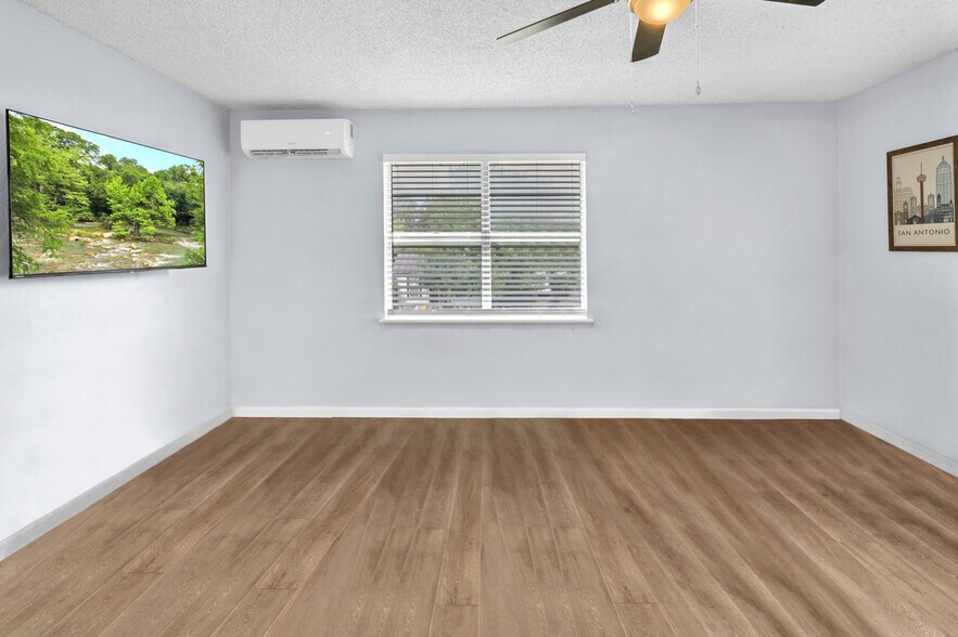 Main Area - 1532 Santa Monica St