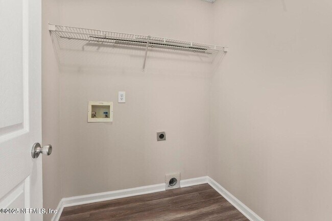 Building Photo - 3924 Victoria Landing Dr S