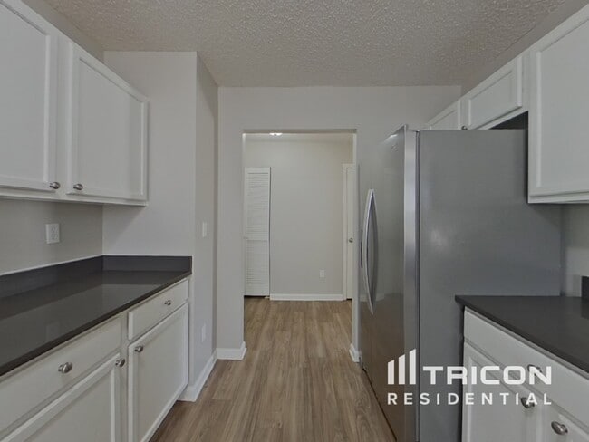 Building Photo - 4112 Everest Dr