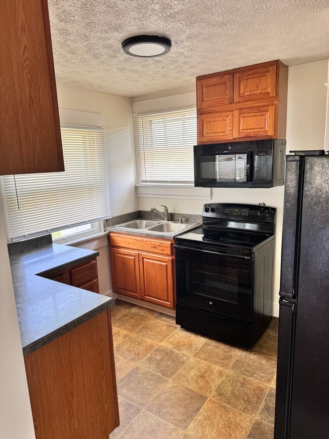 Building Photo - 1226 Edward Dr