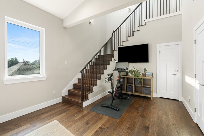 Building Photo - 807 Nicholson St