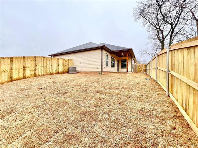 Building Photo - 327 E Nelson St