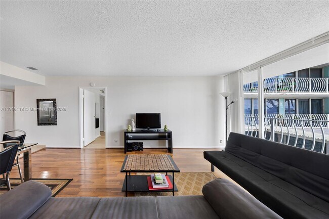 Building Photo - 7601 E Treasure Dr