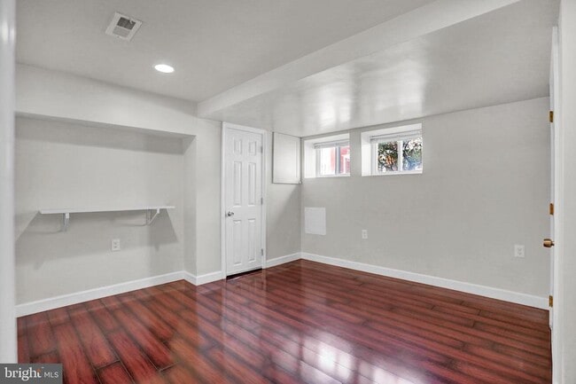 Building Photo - 421 Elrino St