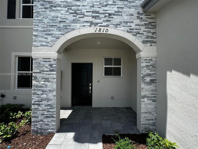 Building Photo - 1180 SE 26th Ave