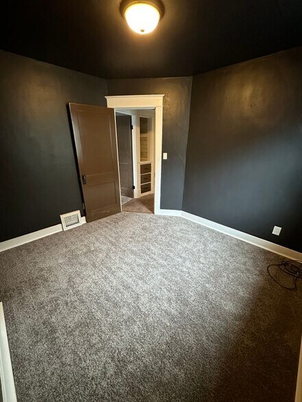 Building Photo - 344 Walden Ave
