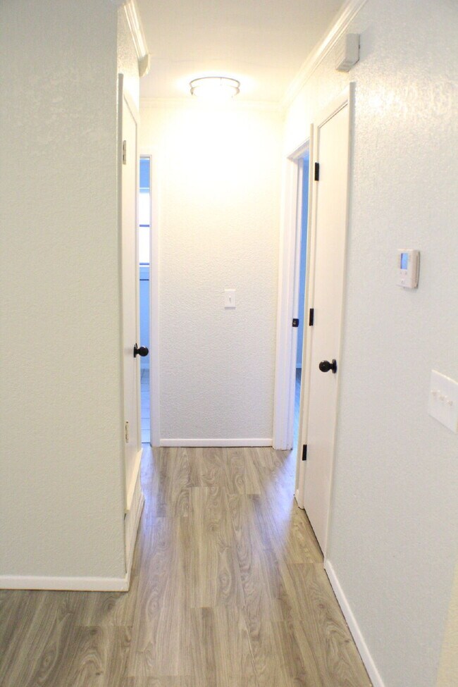 Building Photo - Unit 1 is a 2 Bedroom, 1 Bath in the Quite Country of Johnson County