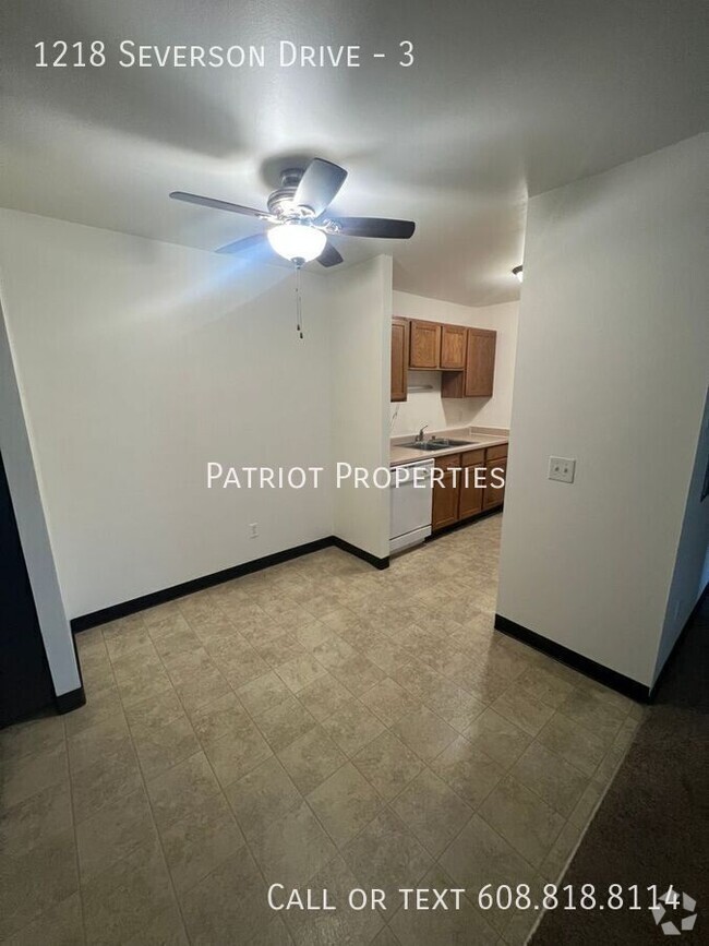 Building Photo - 1 bedroom/ 1 bath apartment in Sun Prairie...